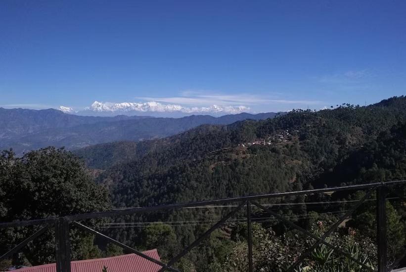 The Royal Mountain Hotel Ranikhet Buitenkant foto